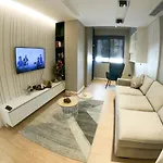 Roza's Center شقة تيرانا