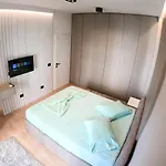 Roza's Center شقة تيرانا