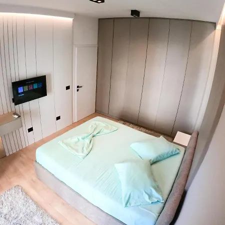 Roza's Center Daire Tiran