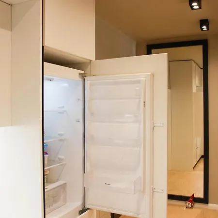 Roza's Center * Tiran